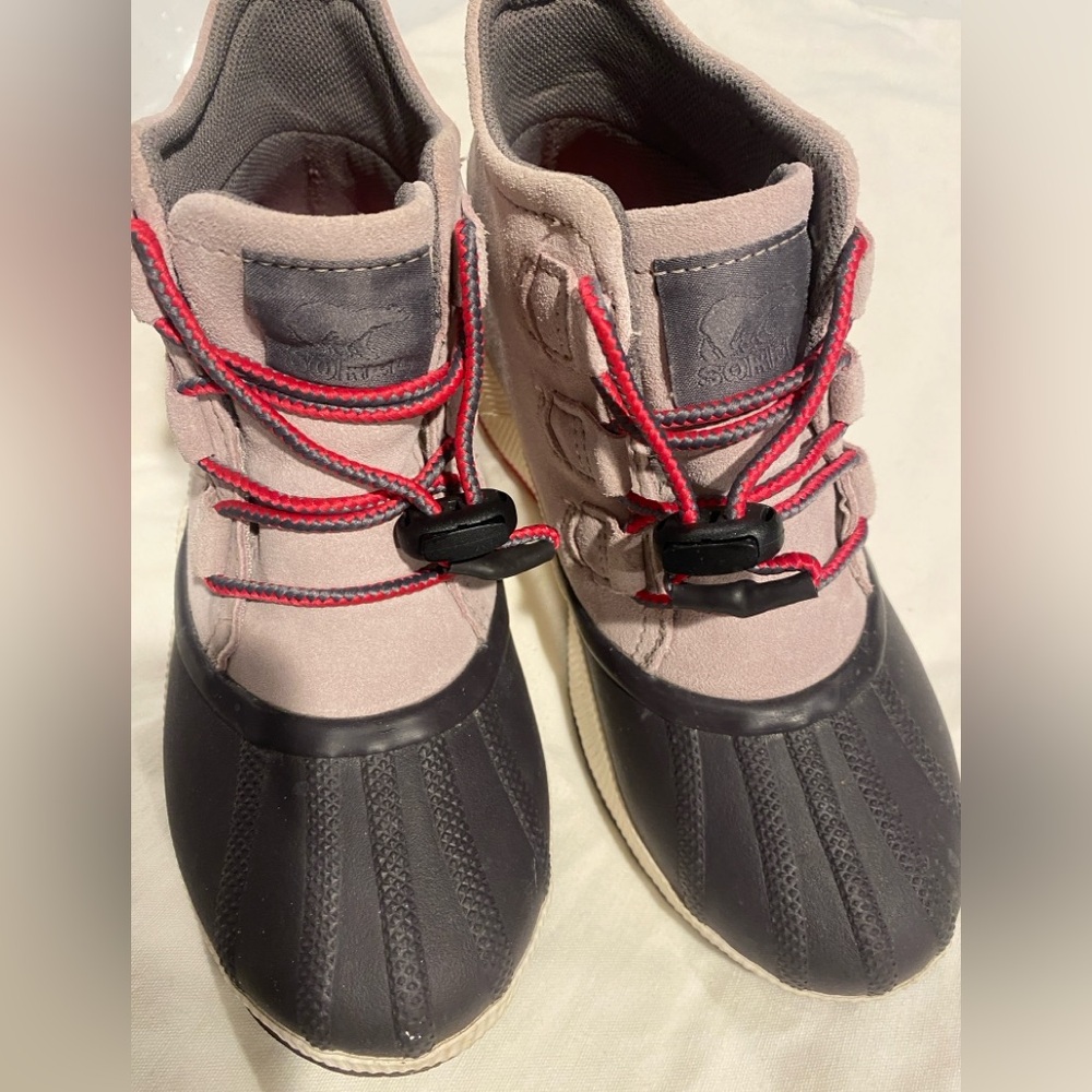 Sorel Mauve and Dark Grey Out N About Waterproof Boots, Big Kids Size 4.